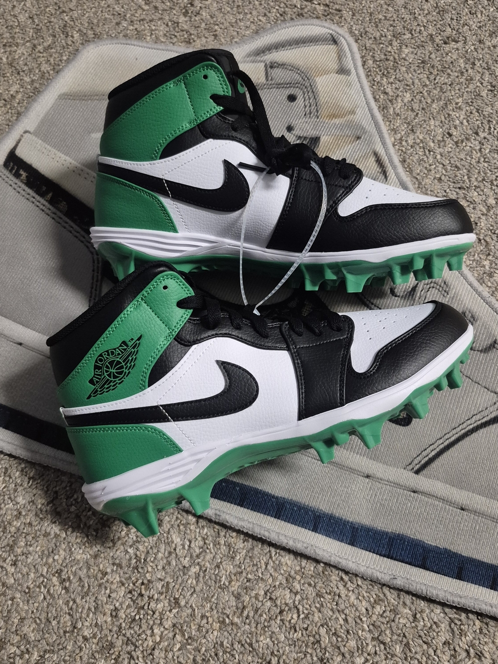 Jordan Mens Lucky Green  Football  Cleats Sz 9.5